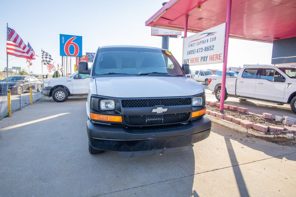 Used 2010 Chevrolet Express 2500 Extended RWD image 2