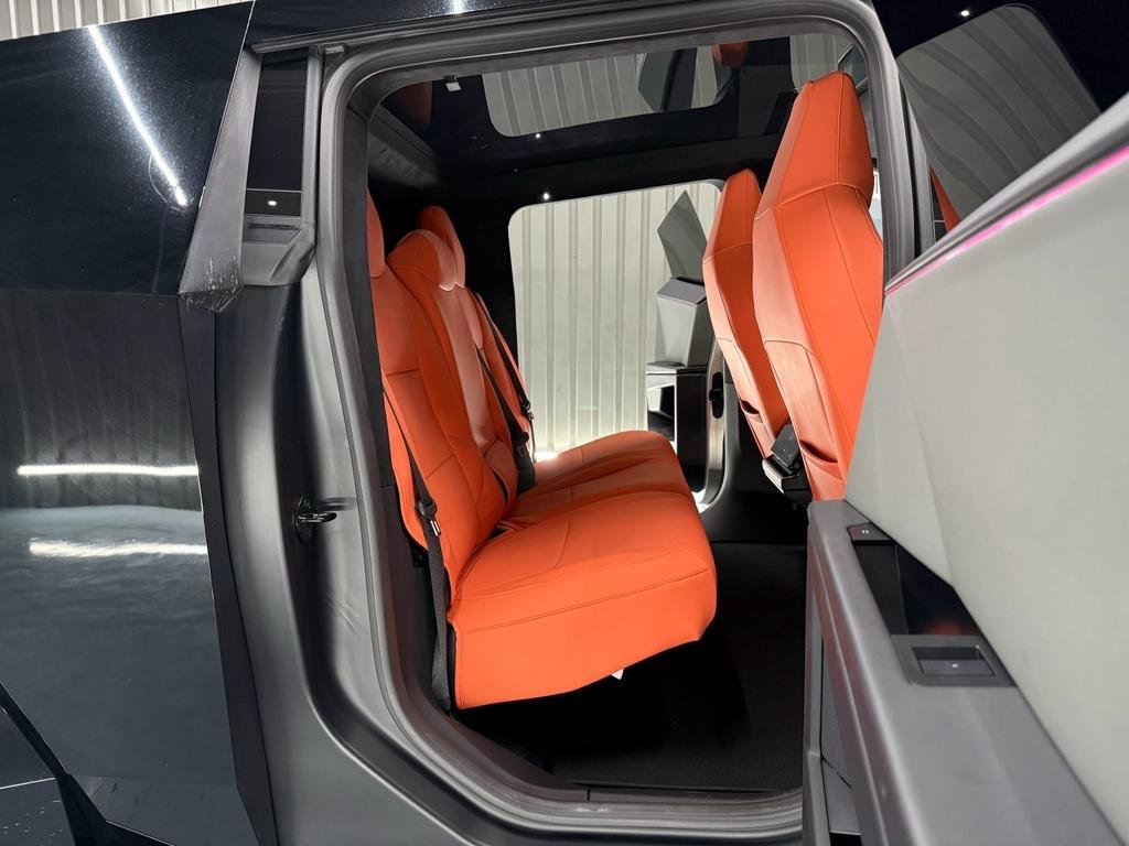 Used 2024 Tesla Cybertruck AWD Crew Cab image 32