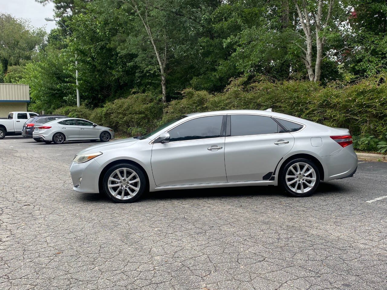 Used 2013 Toyota Avalon Limited FWD image 8