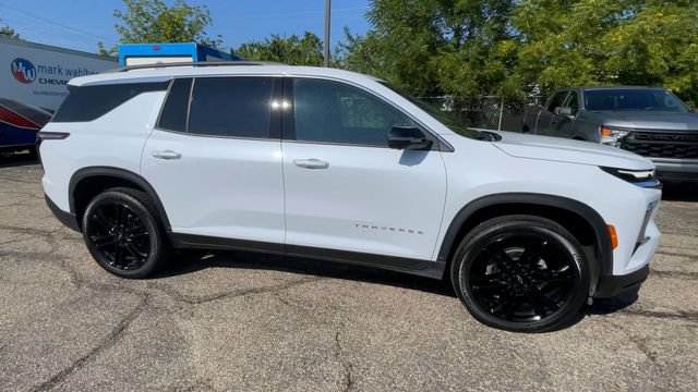 New 2026 Chevrolet Traverse LT w/ Driver Confidence Package AWD/4WD image 3