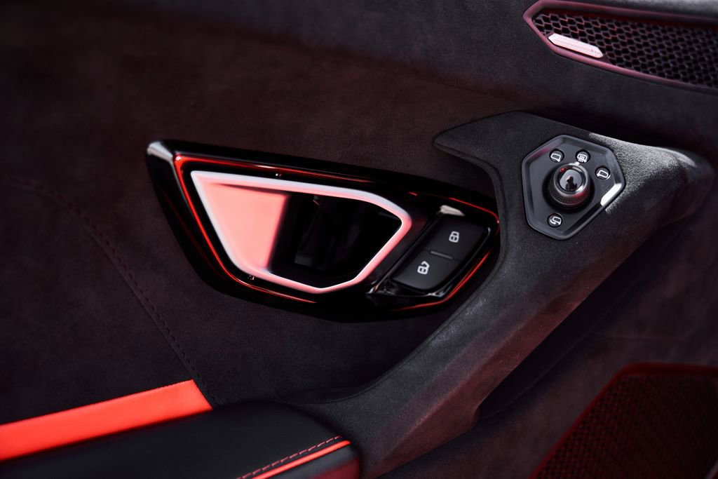 Used 2023 Lamborghini Huracan Tecnica image 39