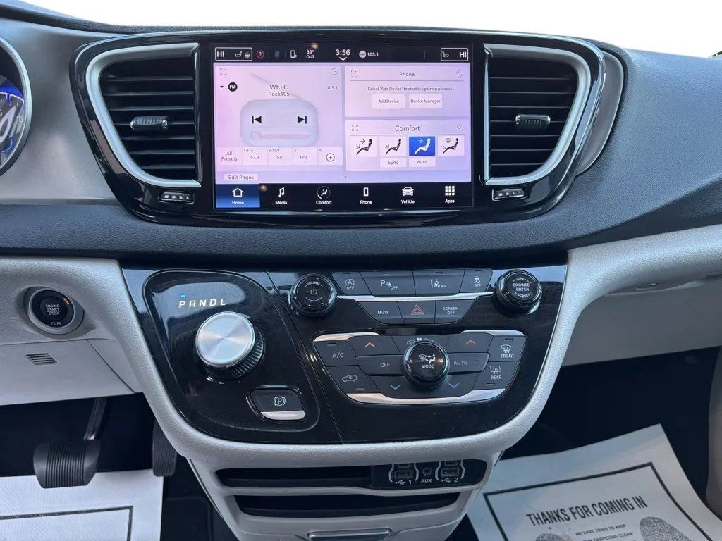 Used 2023 Chrysler Pacifica Touring-L image 13