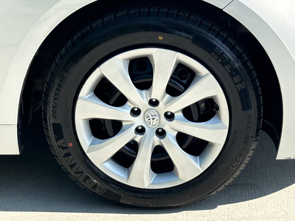 Used 2020 Toyota Corolla LE image 11