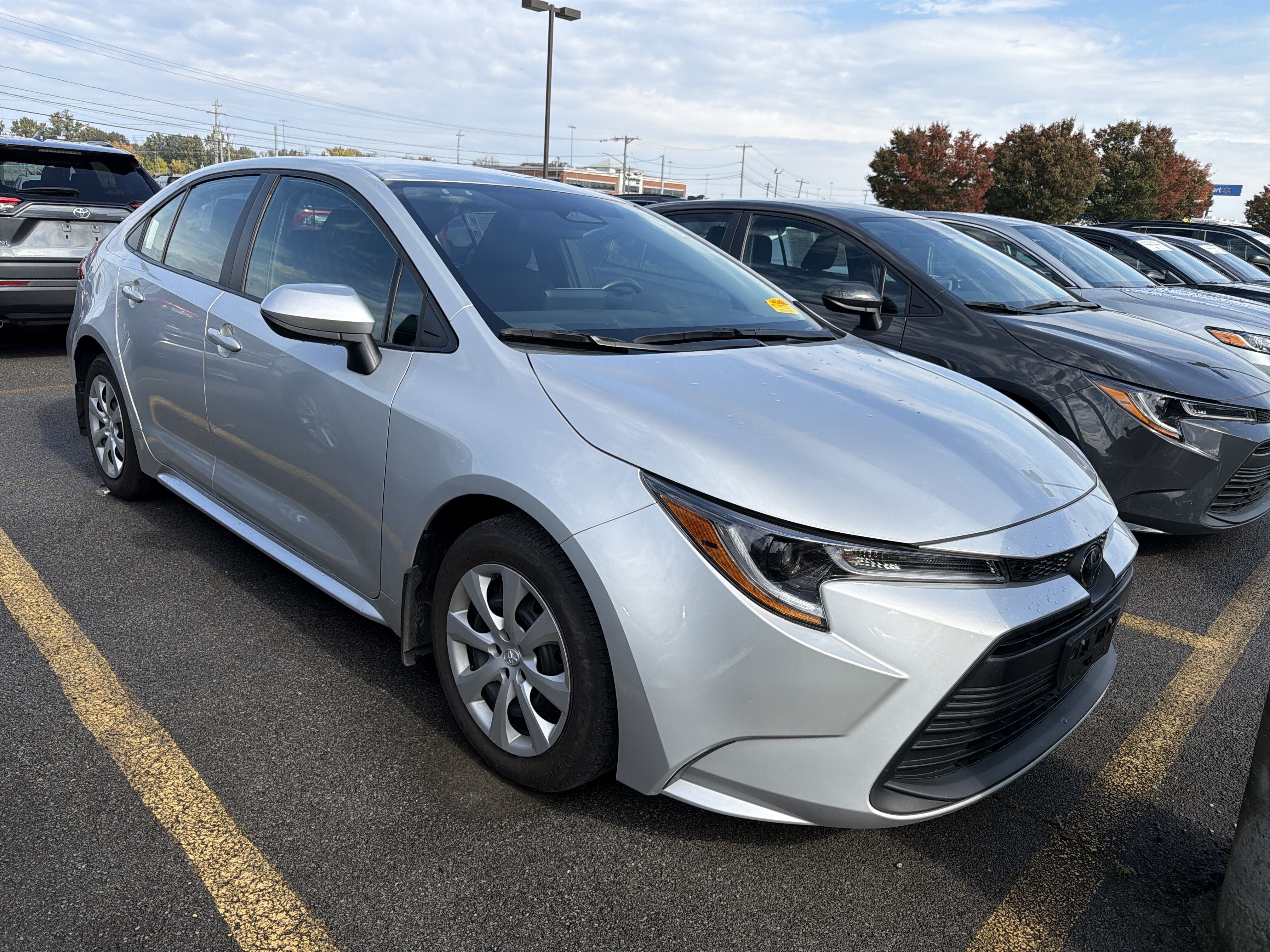 Used 2024 Toyota Corolla LE FWD image 2