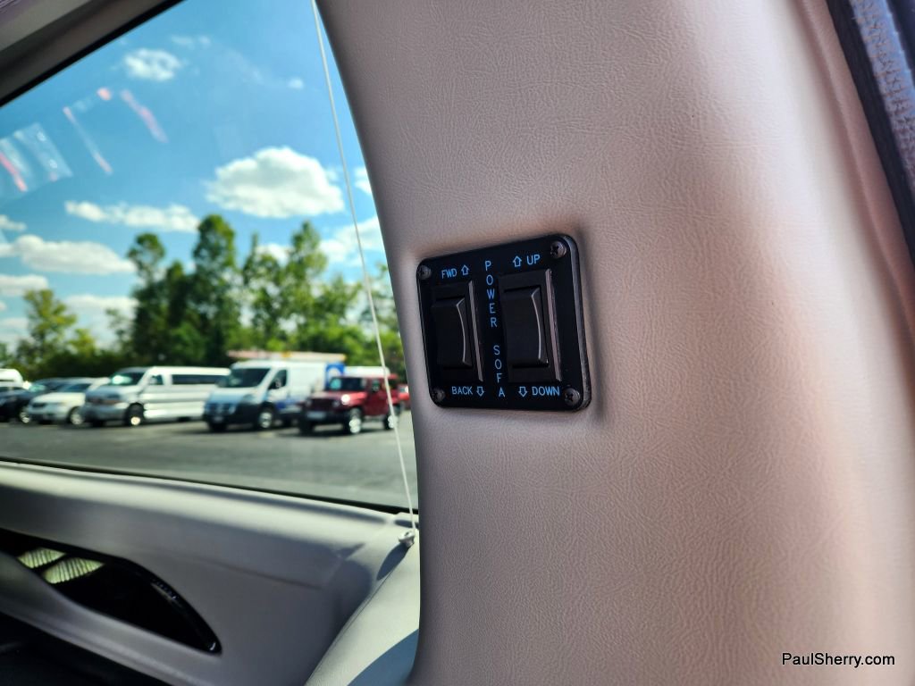 Used 2023 Chevrolet Express 2500 image 28