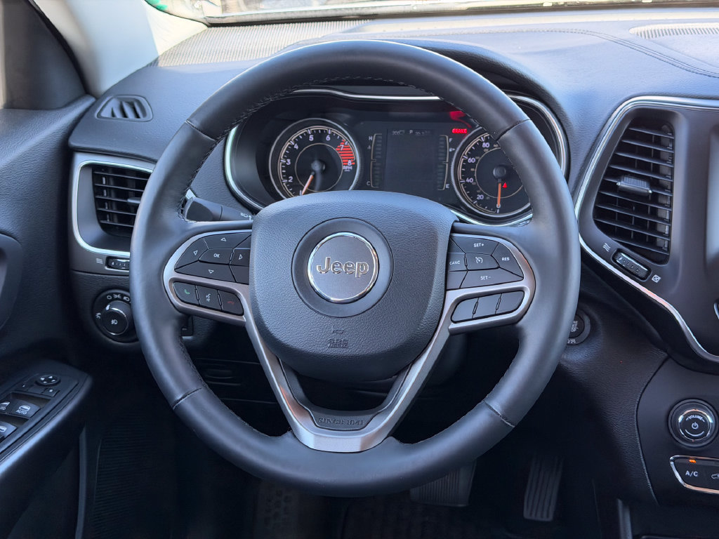 Used 2020 Jeep Cherokee Latitude Plus w/ Cold Weather Group AWD/4WD image 21