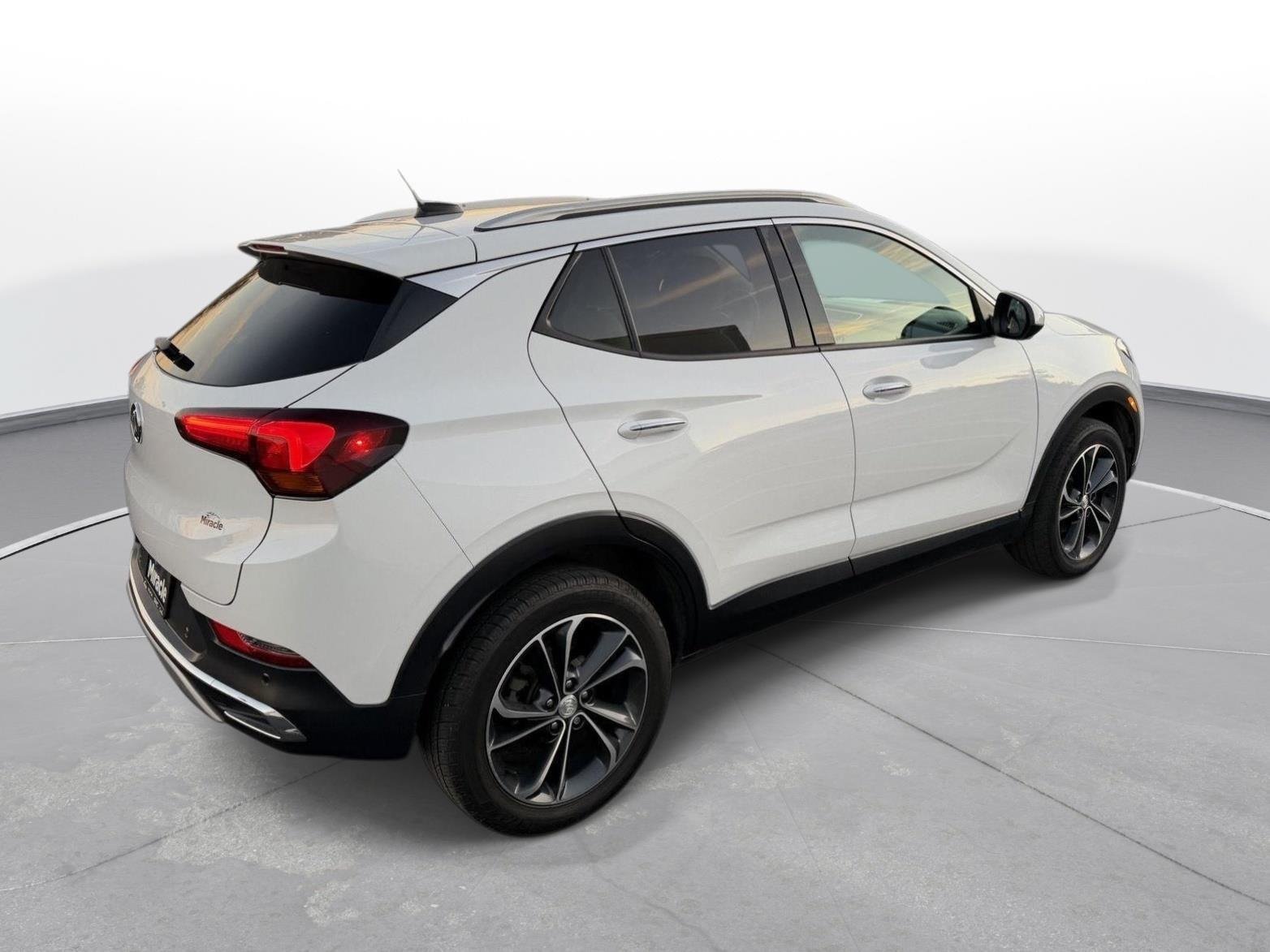 Used 2021 Buick Encore GX Essence w/ Advanced Technology Package AWD/4WD image 5