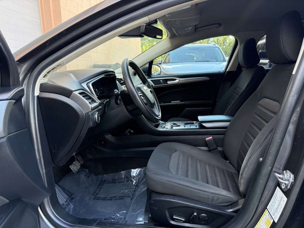 Used 2020 Ford Fusion SE image 8