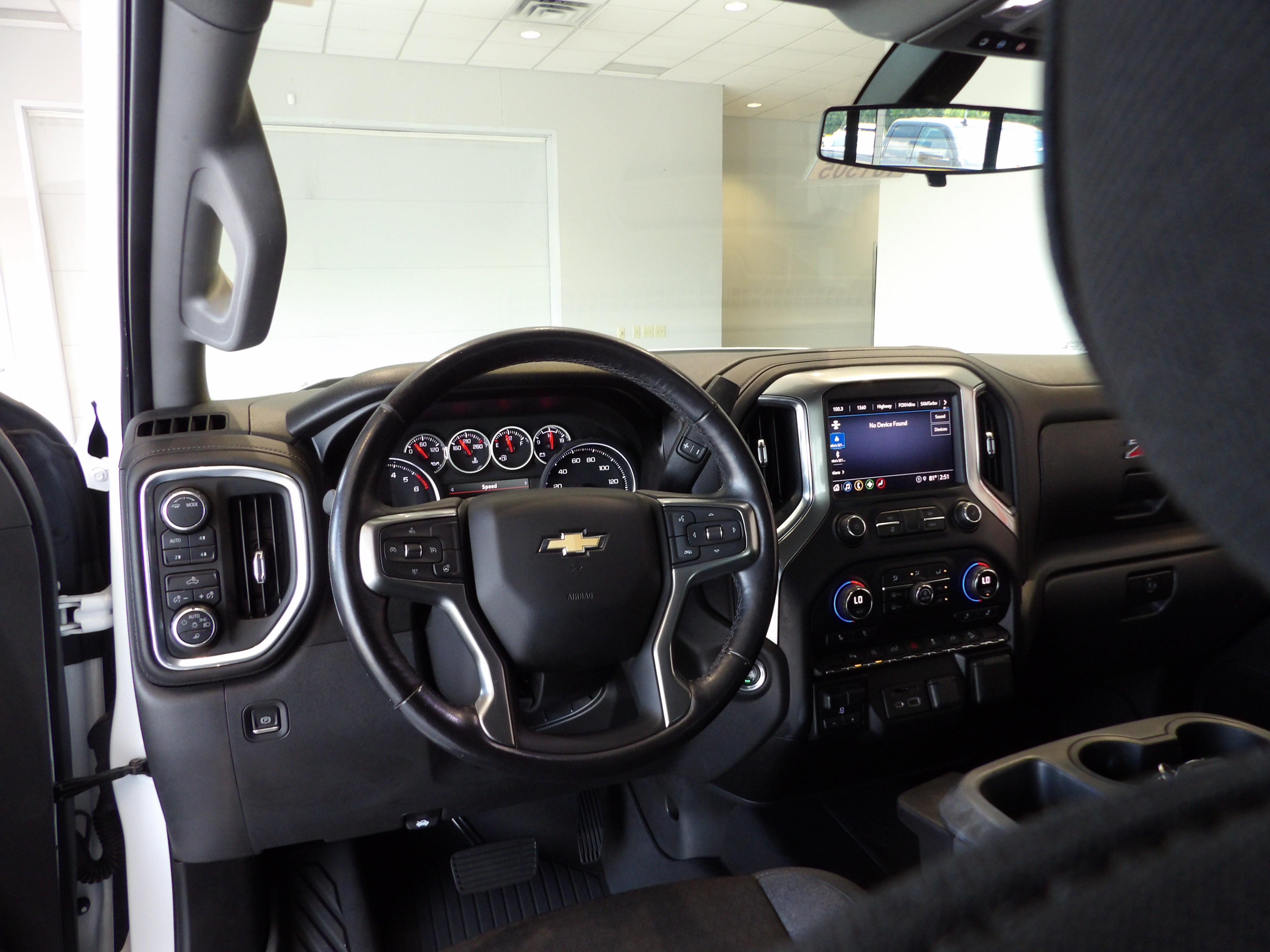 Used 2021 Chevrolet Silverado 1500 LT AWD/4WD image 15