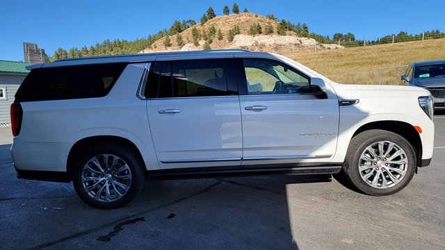 Used 2021 GMC Yukon XL Denali w/ Denali Premium Package image 5