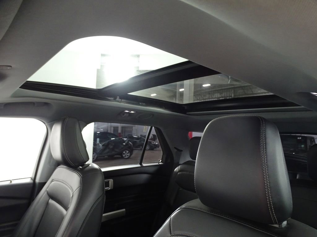 Used 2021 Ford Explorer XLT w/ Equipment Group 202A image 11