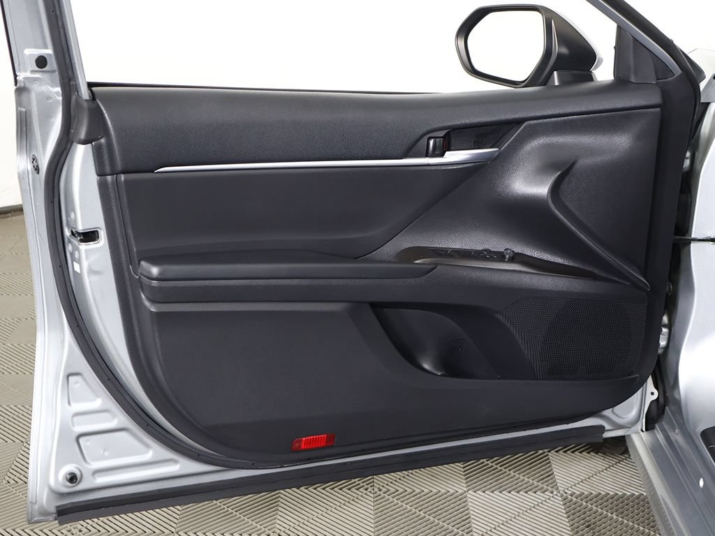 Used 2022 Toyota Camry SE FWD image 19