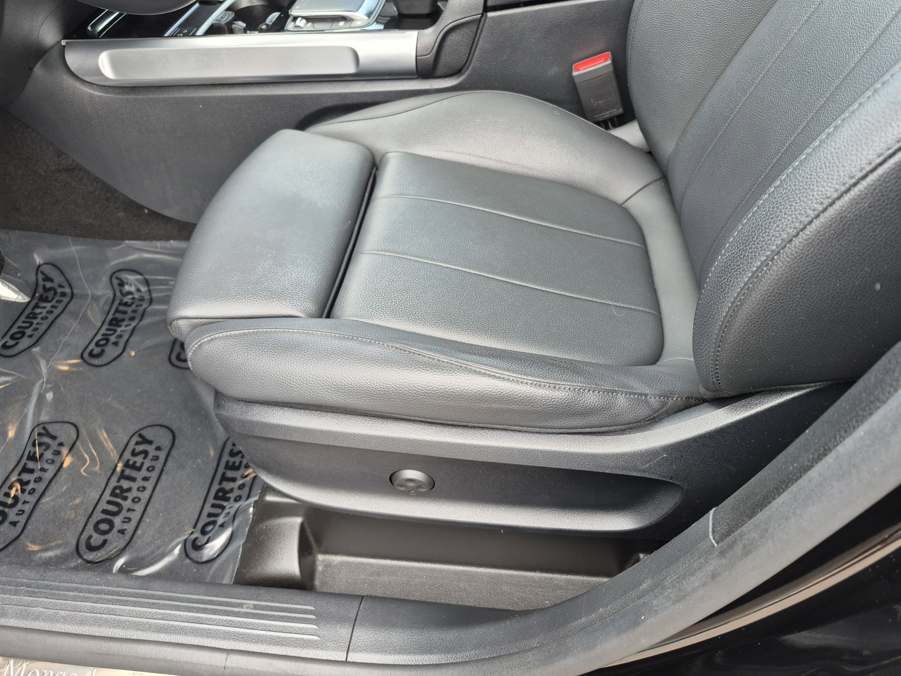 Used 2023 Mercedes-Benz GLB 250 image 22