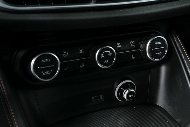 New 2025 Alfa Romeo Stelvio Sprint image 18