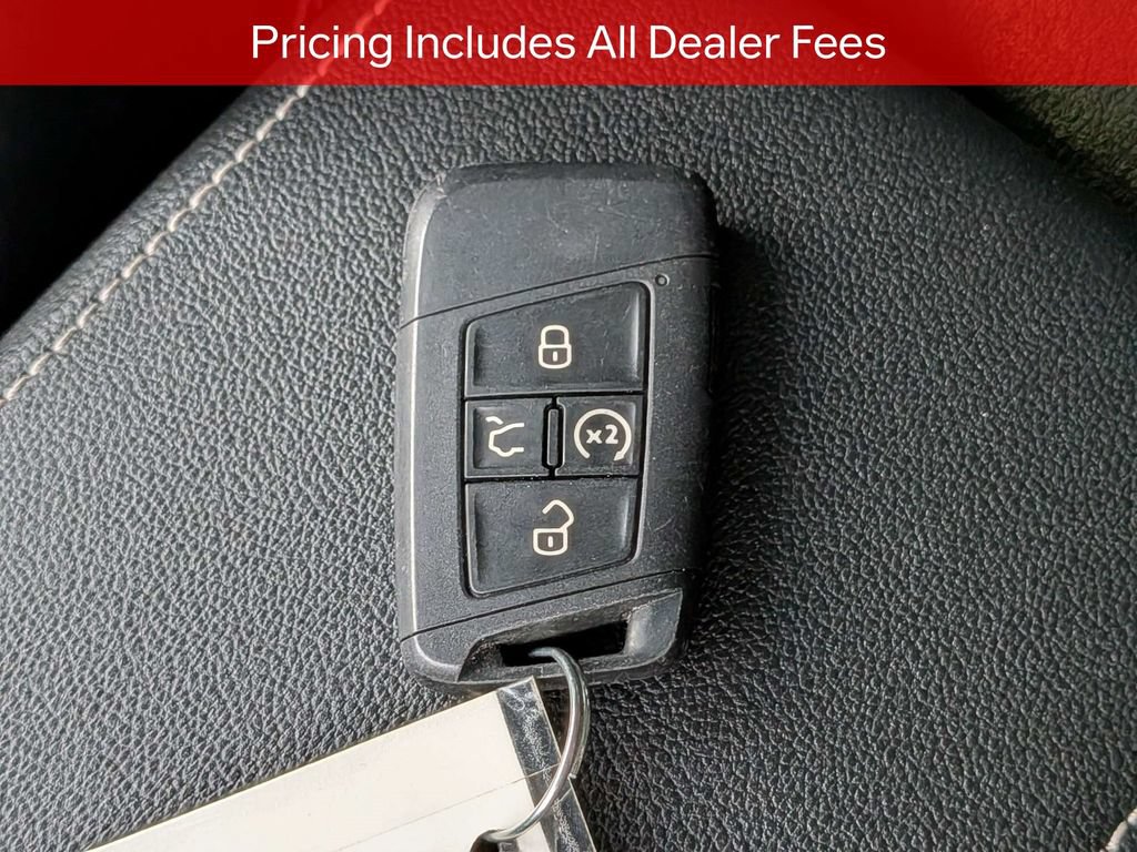 Used 2022 Volkswagen Taos SE w/ Panoramic Sunroof Package FWD image 30