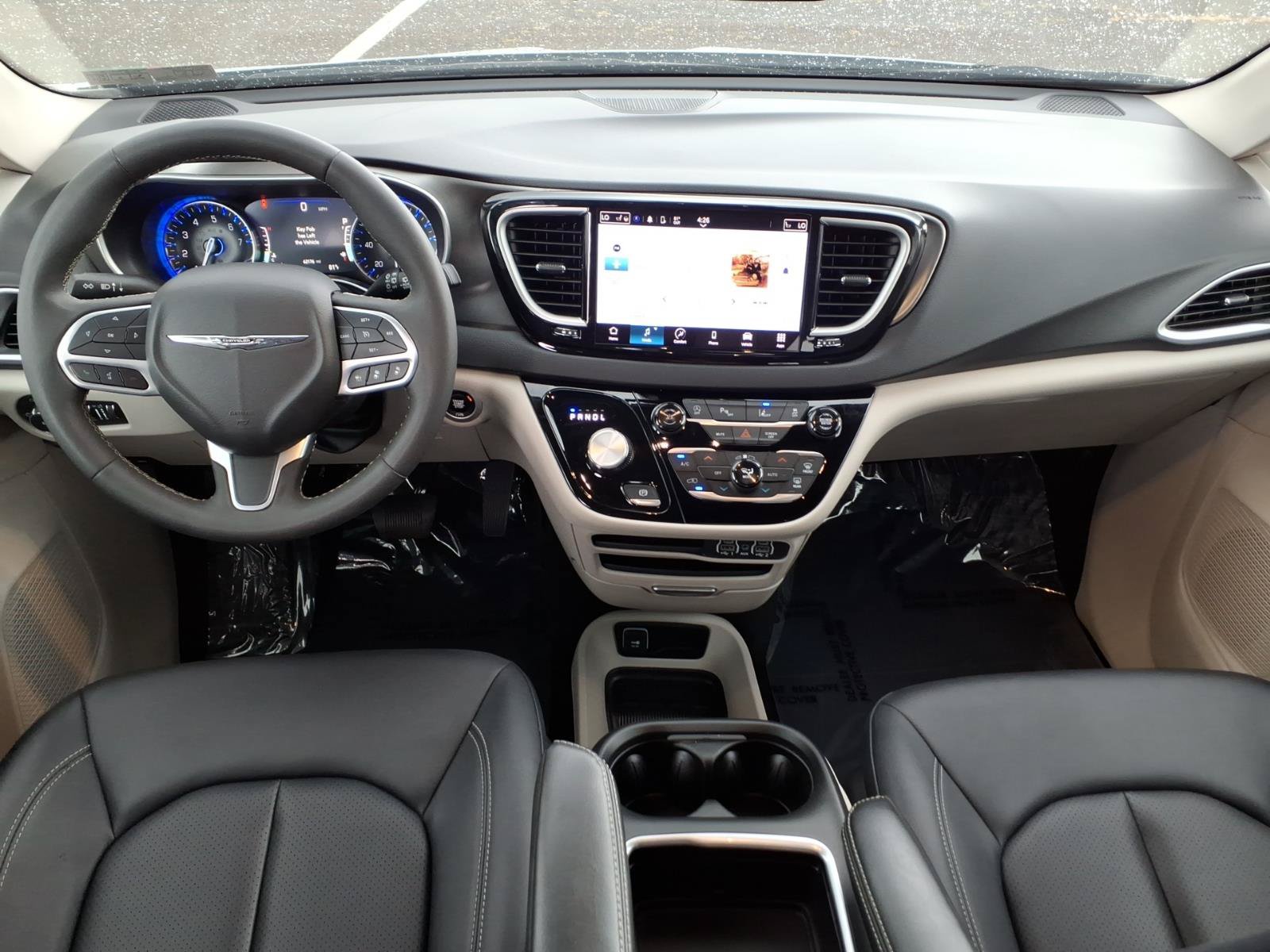 Used 2024 Chrysler Pacifica Touring-L FWD image 13