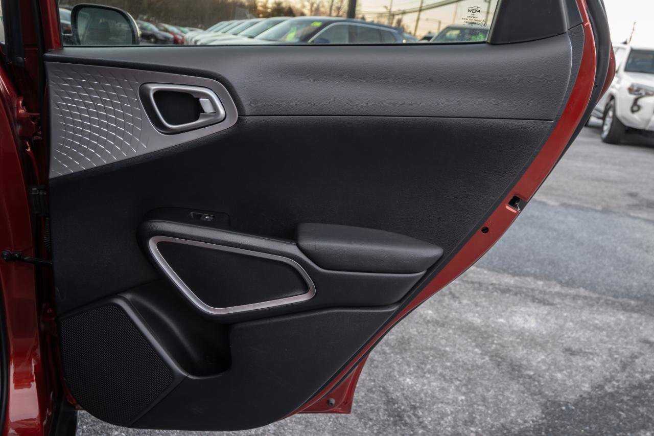 Used 2024 Kia Soul LX w/ Option Group 015 FWD image 36