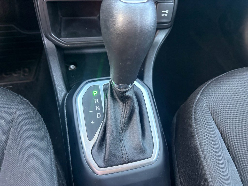 Used 2020 Jeep Renegade Latitude FWD image 21