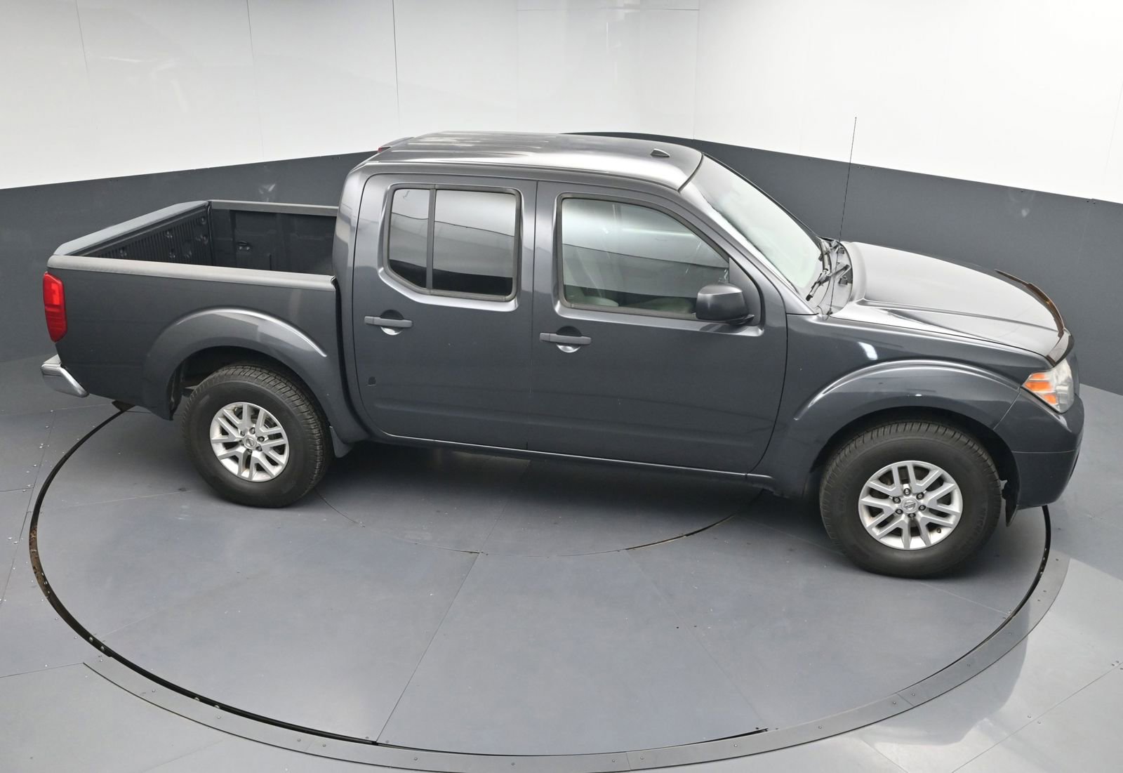 Used 2015 Nissan Frontier SV RWD image 28