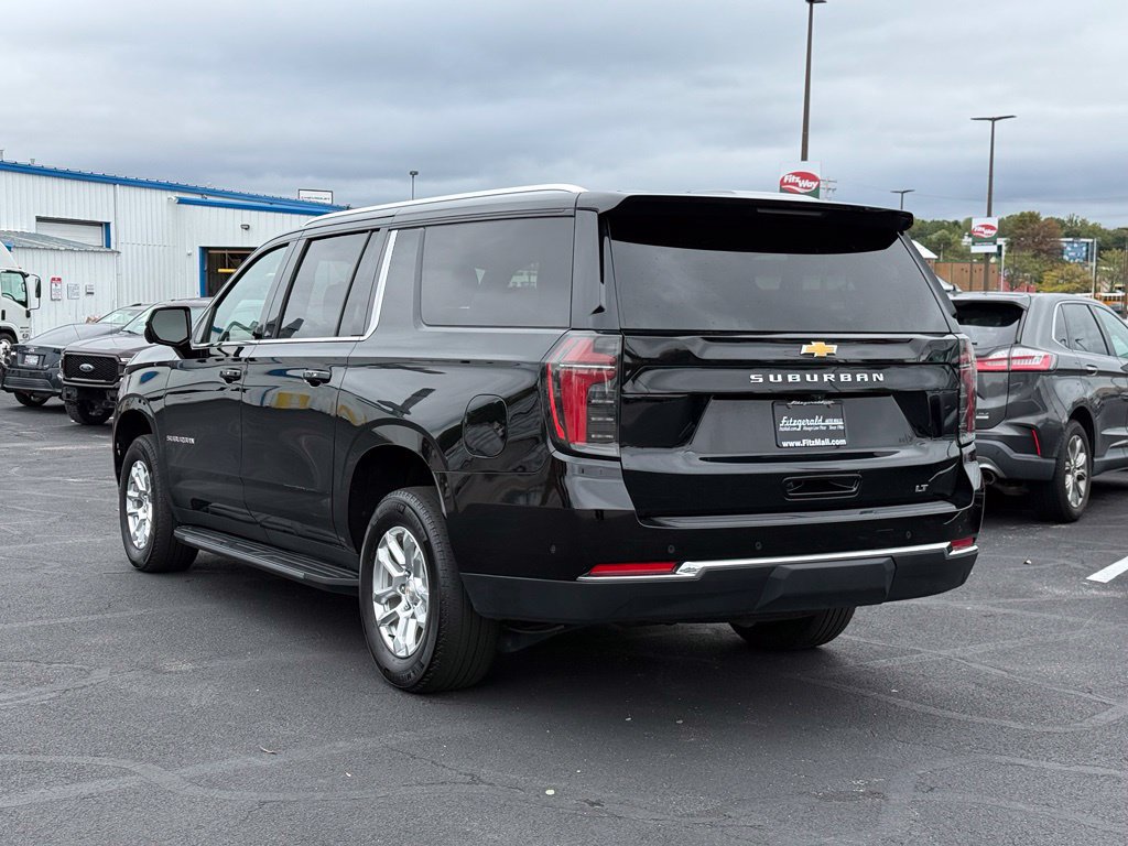 Used 2025 Chevrolet Suburban LT AWD/4WD image 9