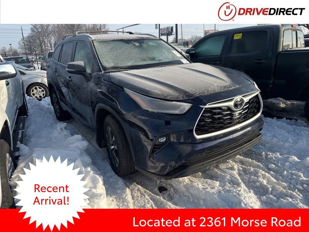 Used 2021 Toyota Highlander XLE image 1