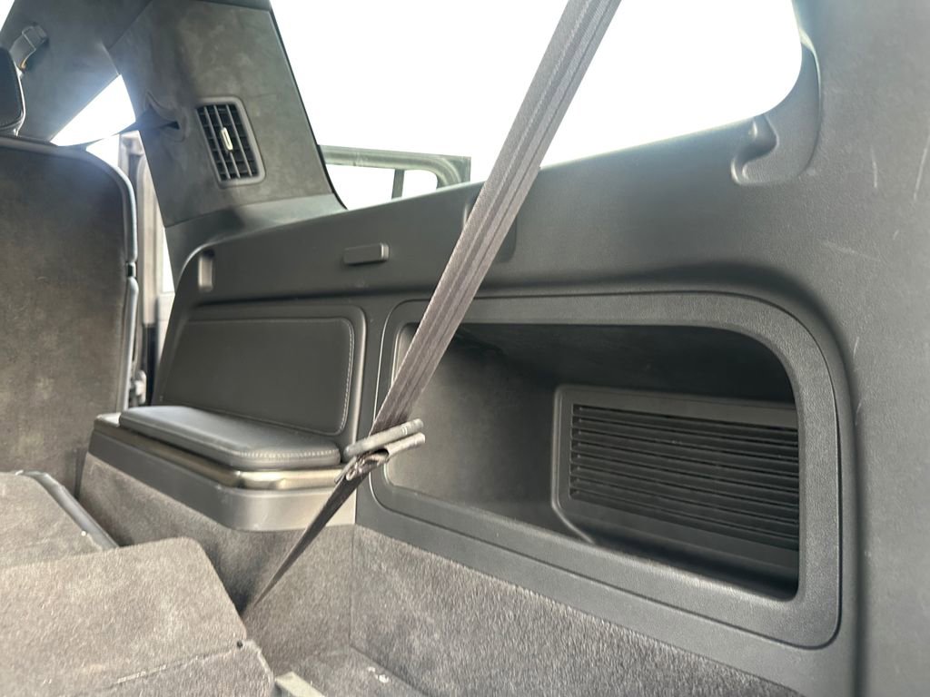 Used 2025 Rivian R1S Adventure image 29