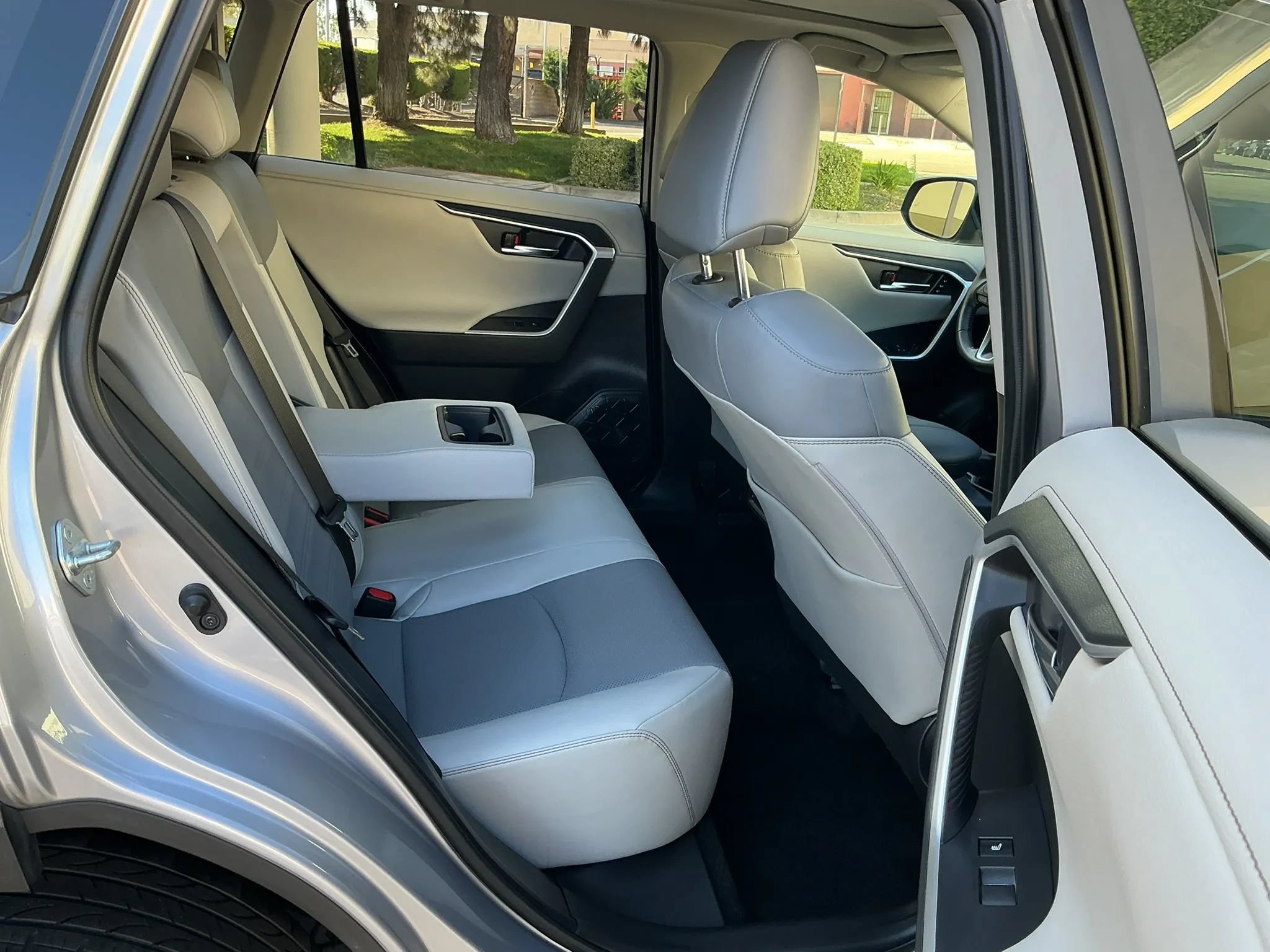 Used 2021 Toyota RAV4 Limited AWD/4WD image 21