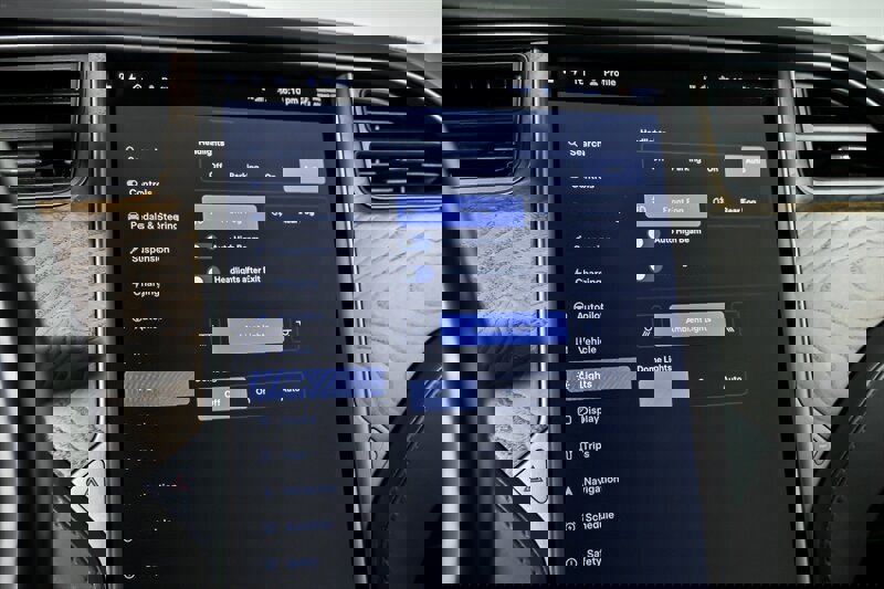 Used 2020 Tesla Model X image 38