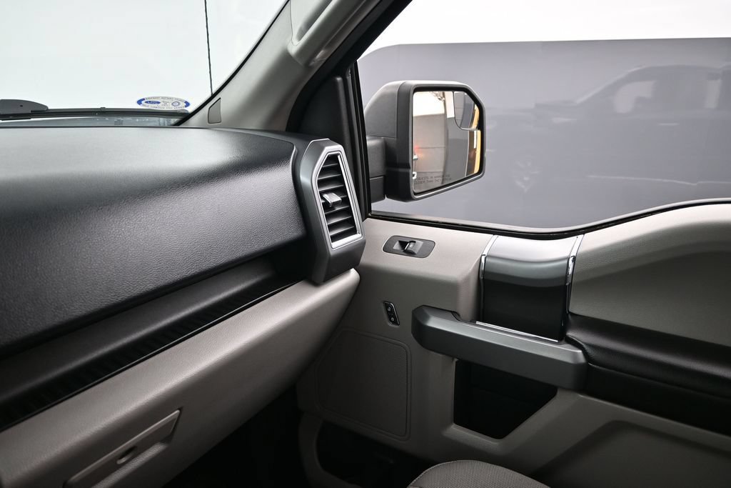 Used 2016 Ford F150 XLT w/ Equipment Group 302A Luxury AWD/4WD image 12