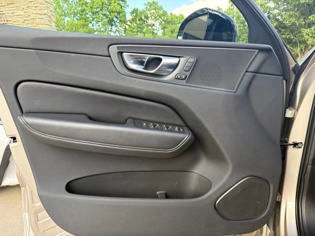 Used 2025 Volvo XC60 B5 Plus AWD/4WD image 26