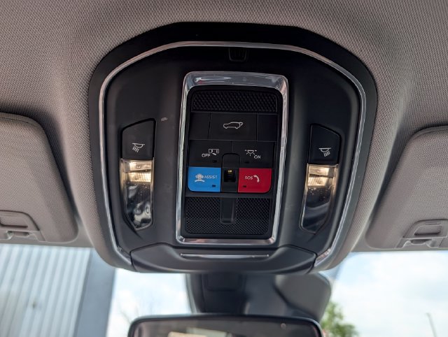 Used 2022 Jeep Grand Cherokee L Limited AWD/4WD image 24