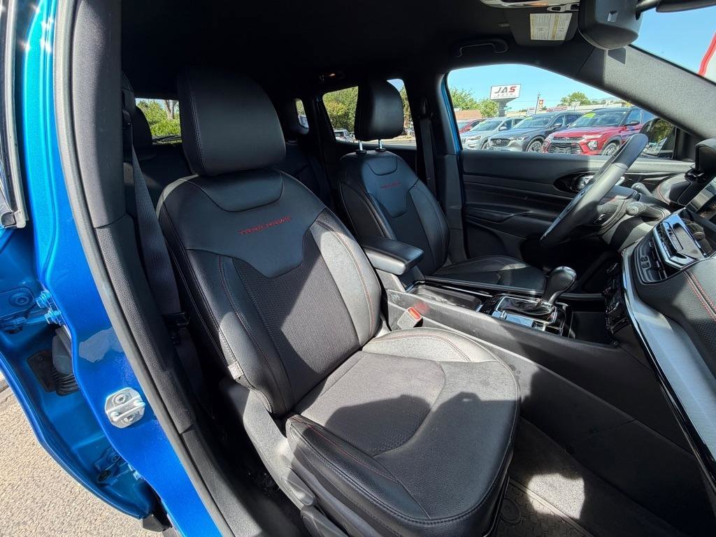 Used 2025 Jeep Compass Trailhawk AWD/4WD image 10