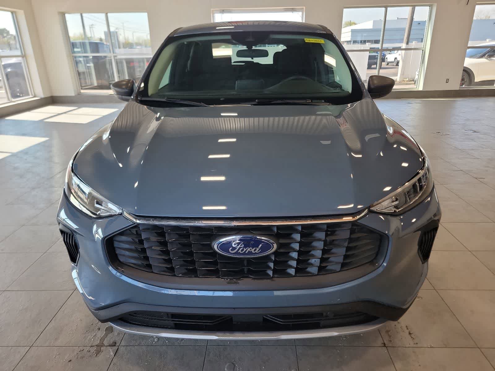 Used 2023 Ford Escape Active w/ Cold Weather Package FWD image 3