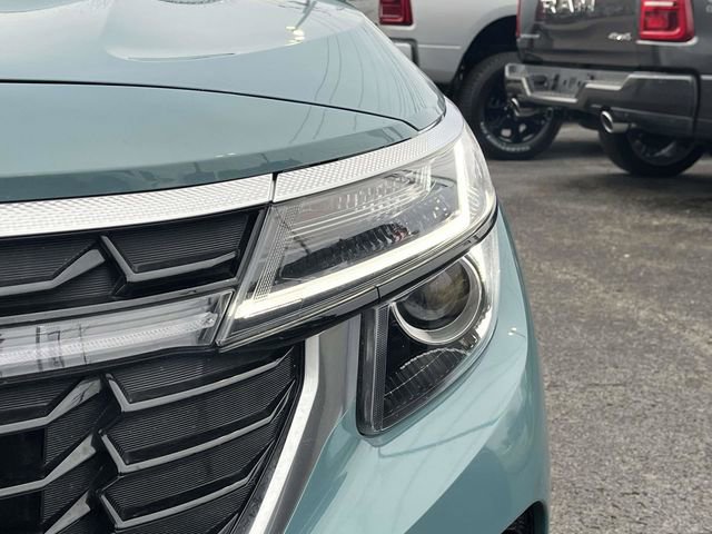 Used 2025 Kia Seltos EX image 9