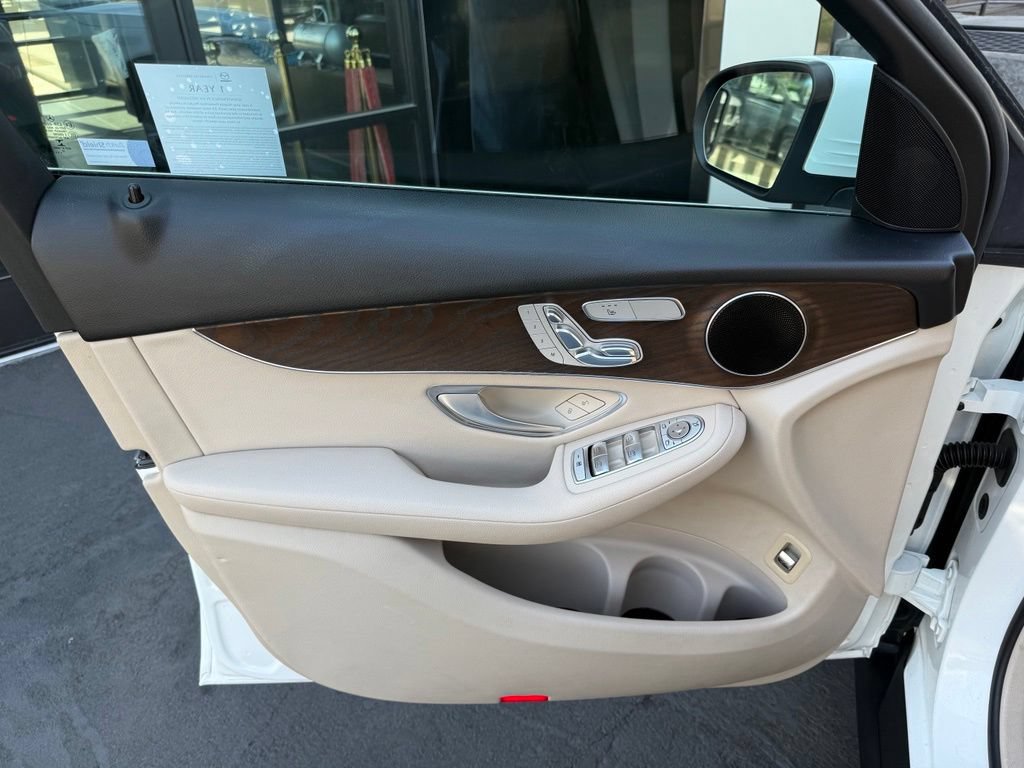 Used 2018 Mercedes-Benz GLC 300 4MATIC image 32