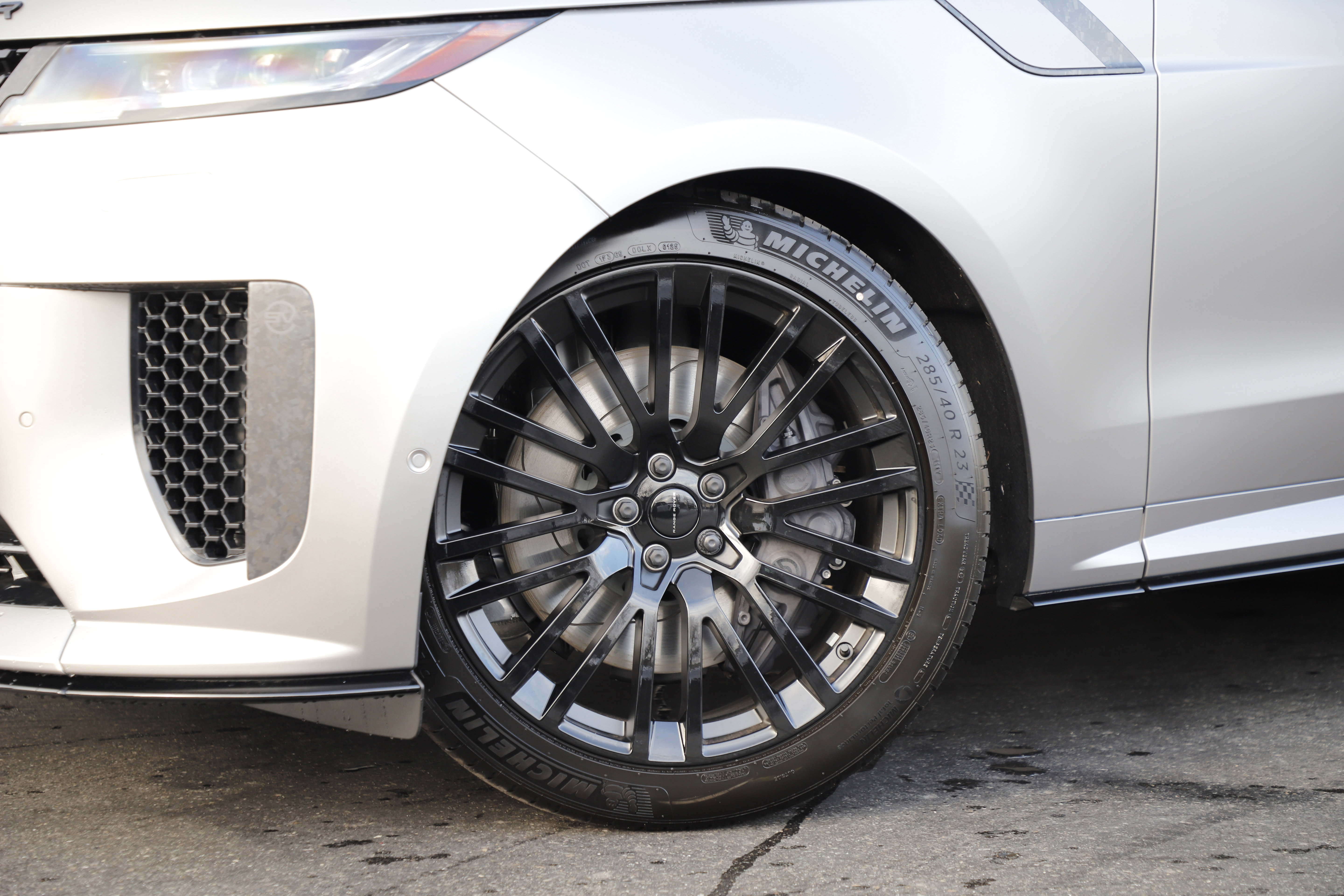 New 2026 Land Rover Range Rover Sport SV image 2