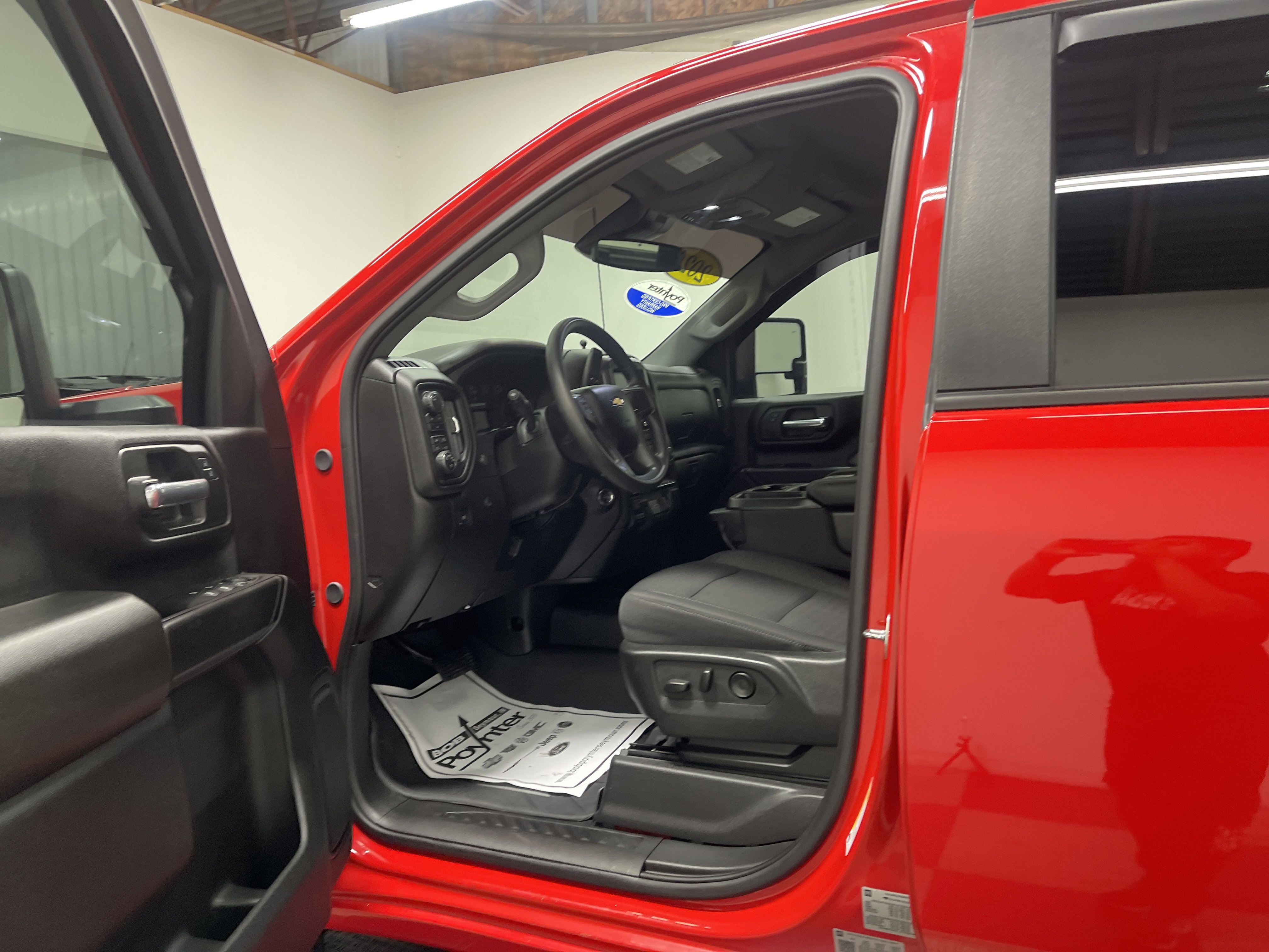 Used 2024 Chevrolet Silverado 2500 Custom w/ Custom Value Package image 9