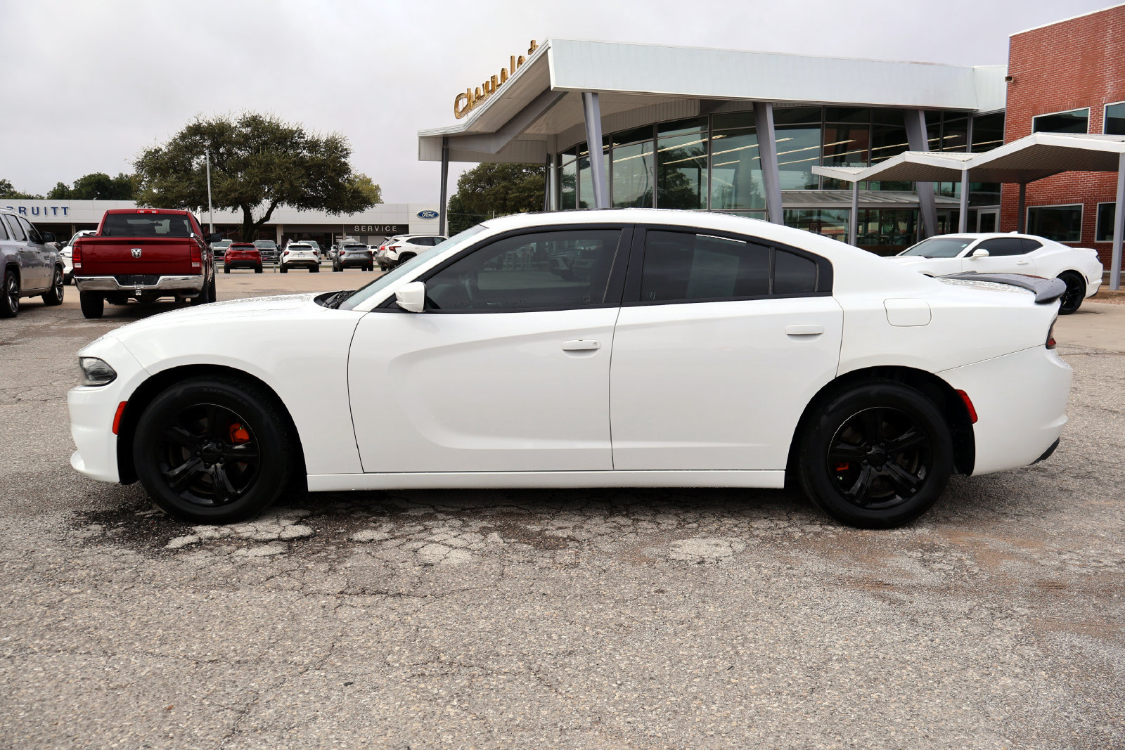 Used 2022 Dodge Charger SXT w/ Leather Interior Group RWD image 2