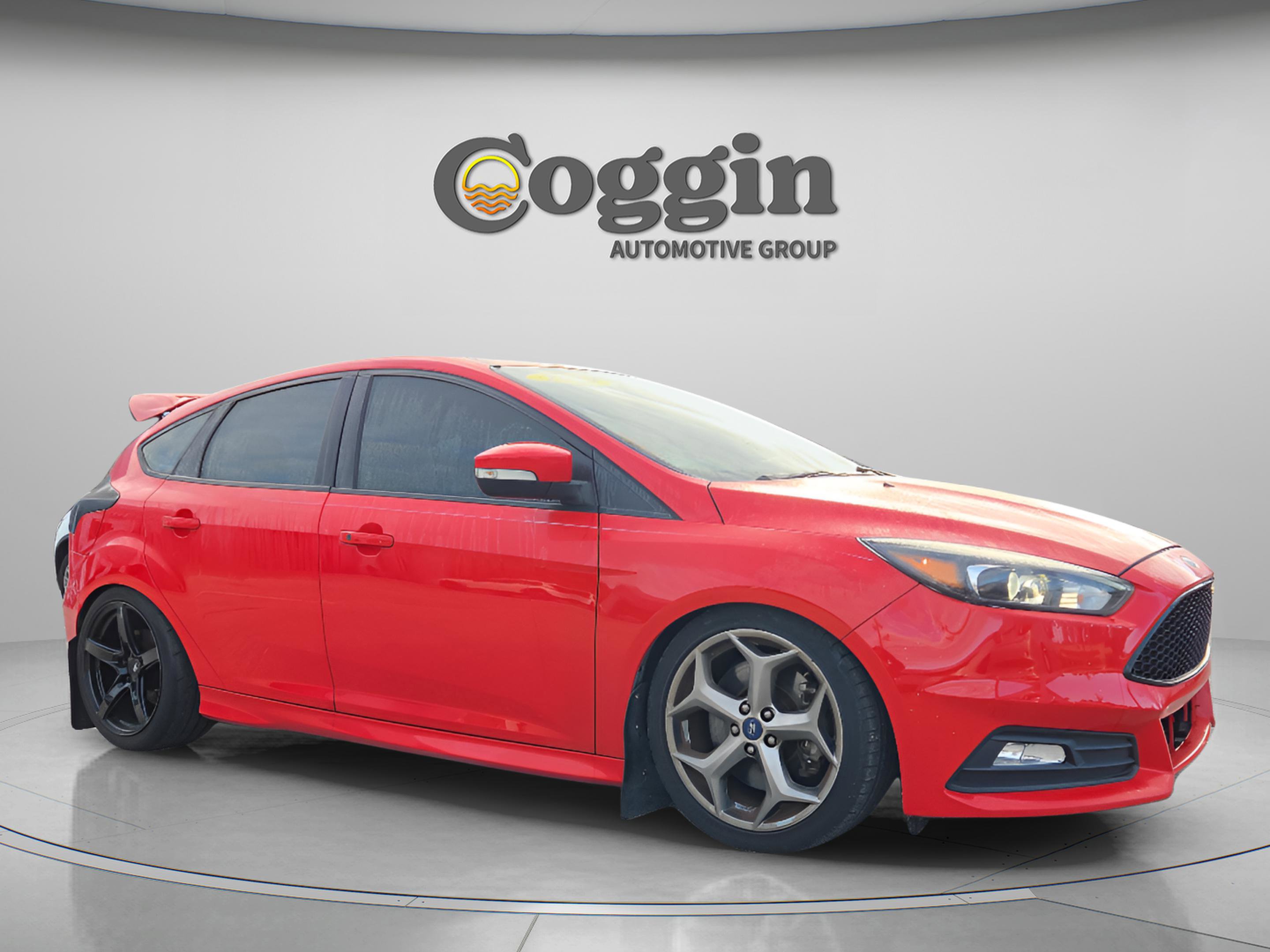 Used 2017 Ford Focus ST w/ Equipment Group 401A image 9