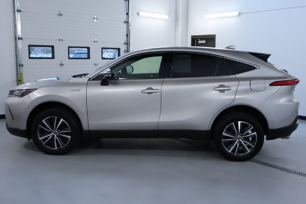Used 2021 Toyota Venza LE AWD/4WD image 3