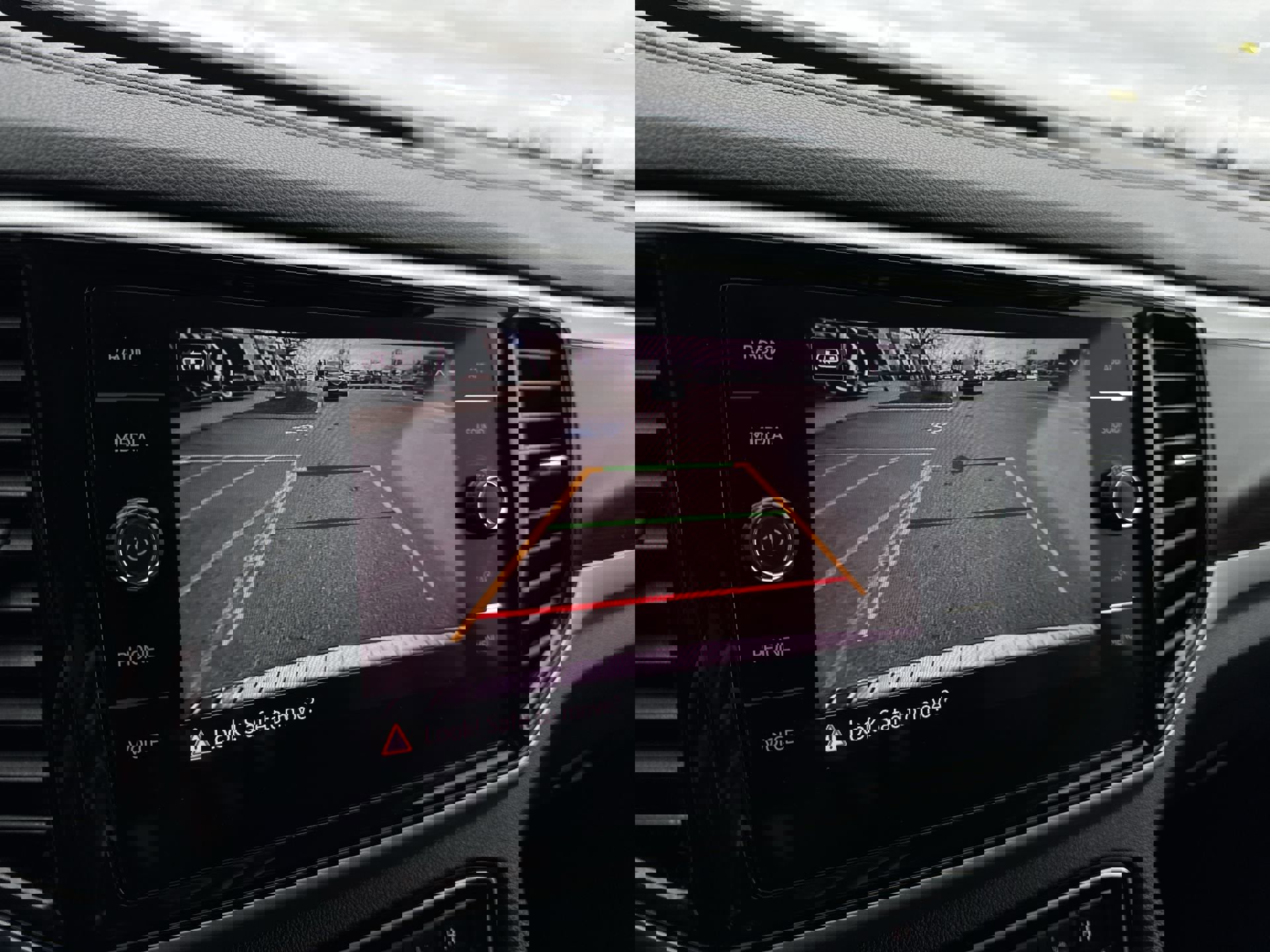 Used 2023 Volkswagen Atlas SE w/ Panoramic Sunroof Package image 14