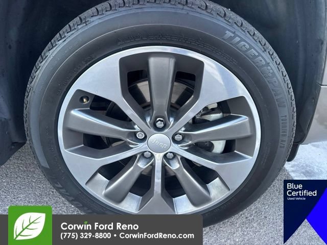 Used 2019 Jeep Cherokee Overland w/ Technology Group AWD/4WD image 22