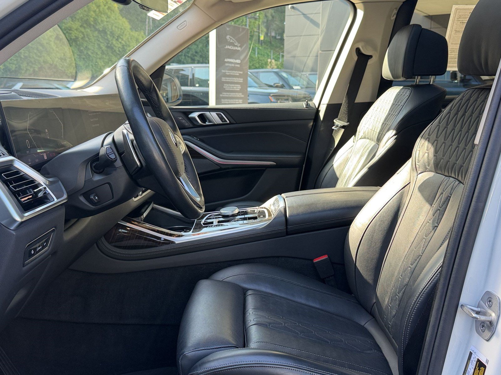 Used 2024 BMW X7 xDrive40i w/ Premium Package AWD/4WD image 5