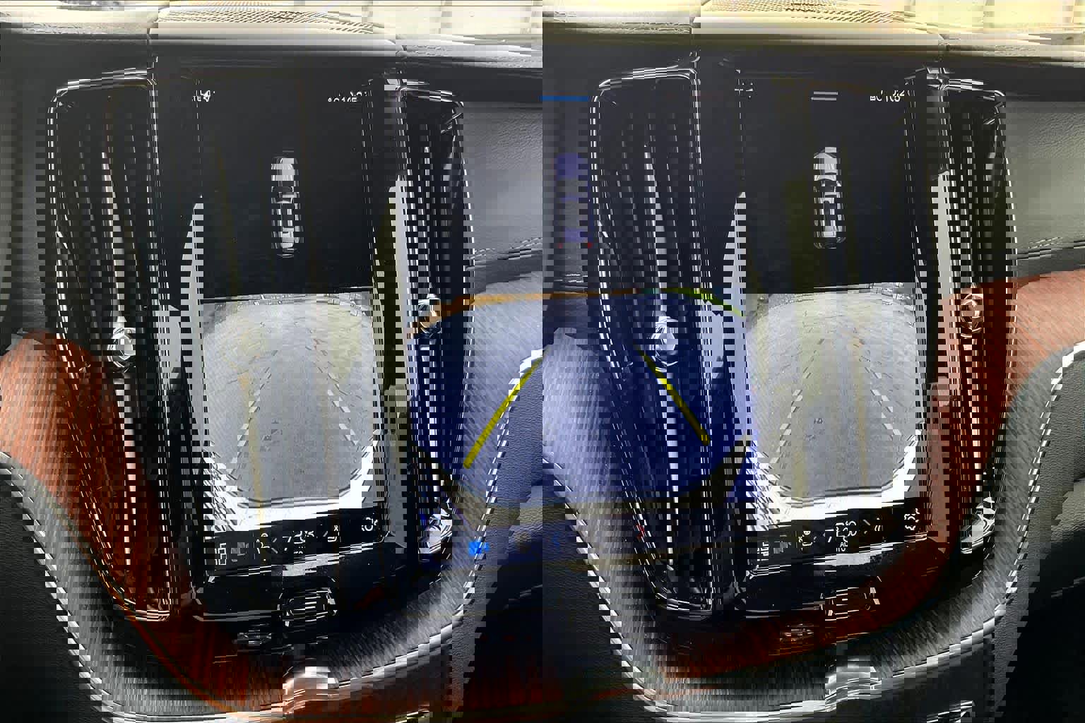 Used 2023 Volvo XC60 T8 Ultimate image 24