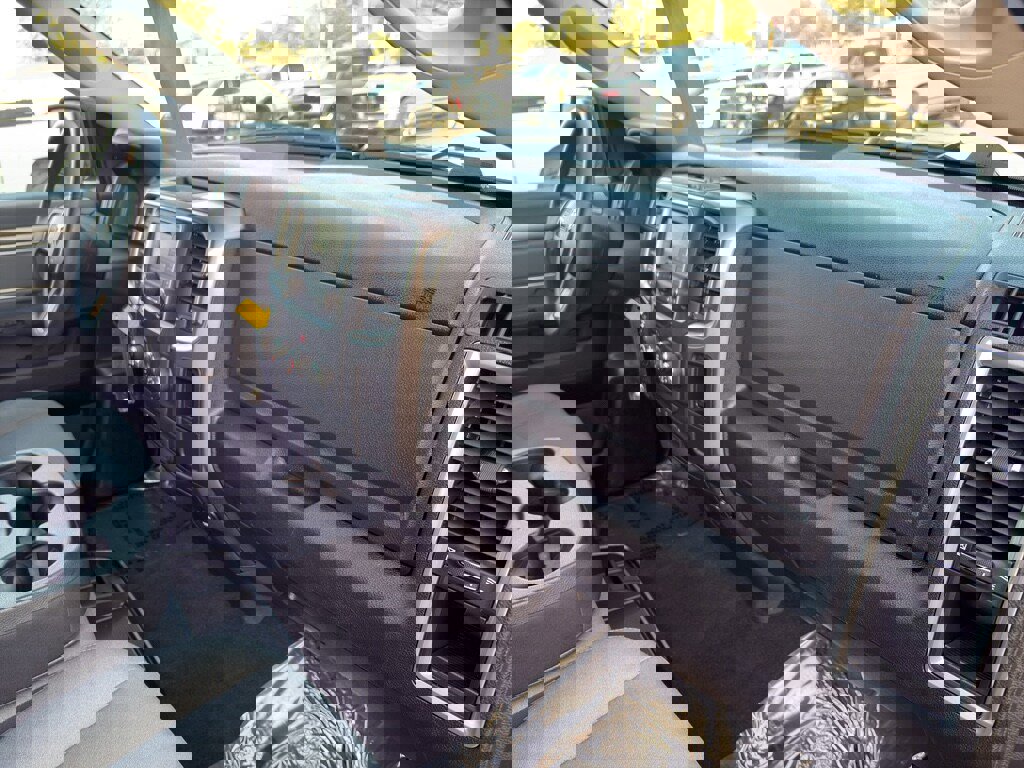 Used 2022 RAM 1500 Classic SLT image 24