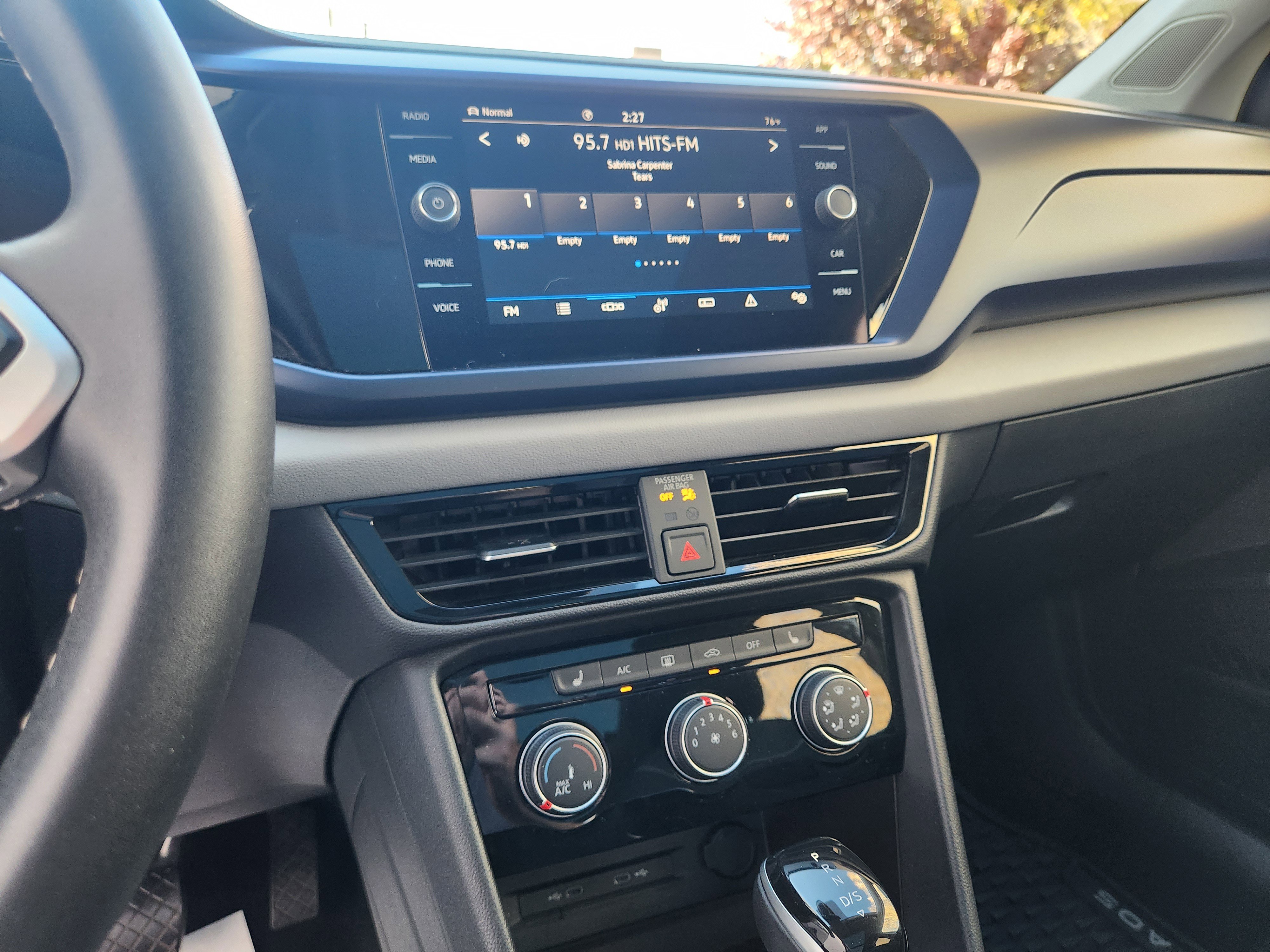 Certified 2023 Volkswagen Taos SE w/ Panoramic Sunroof Package image 13