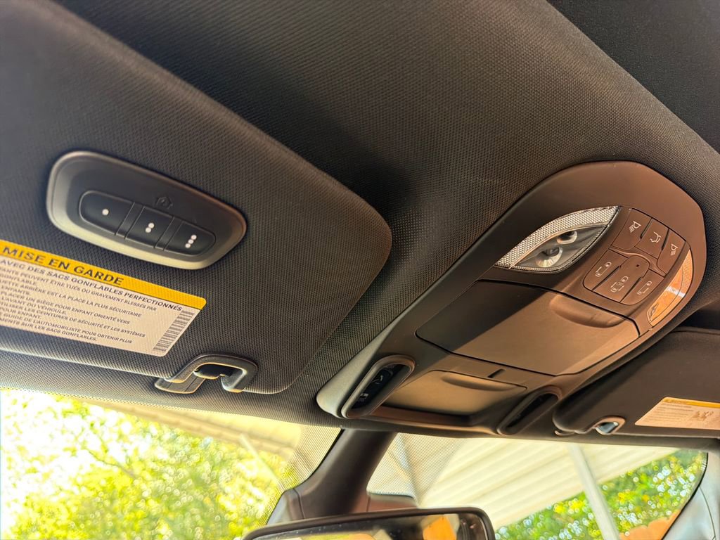 Used 2025 Chrysler Pacifica Limited FWD image 30