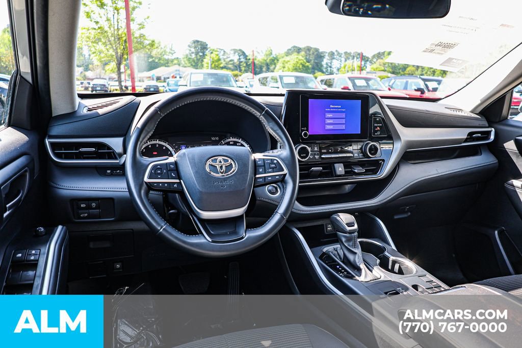 Used 2025 Toyota Highlander LE image 30