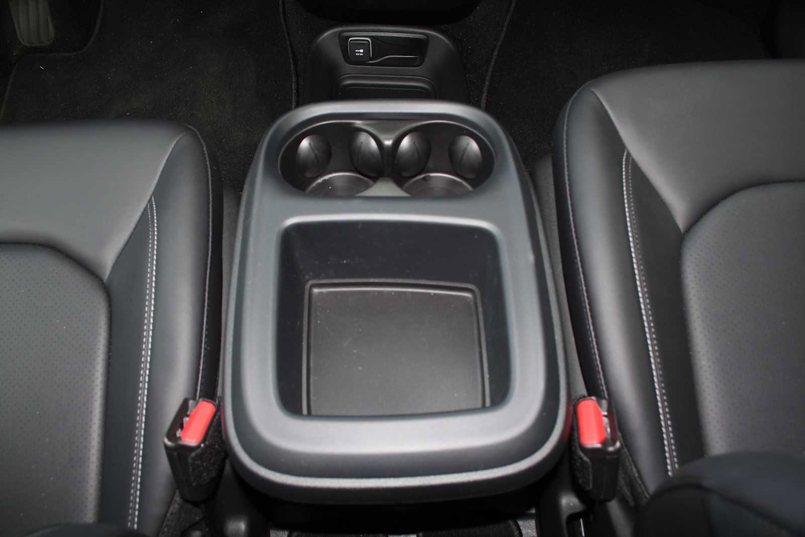 New 2025 Chrysler Pacifica Select AWD/4WD image 32