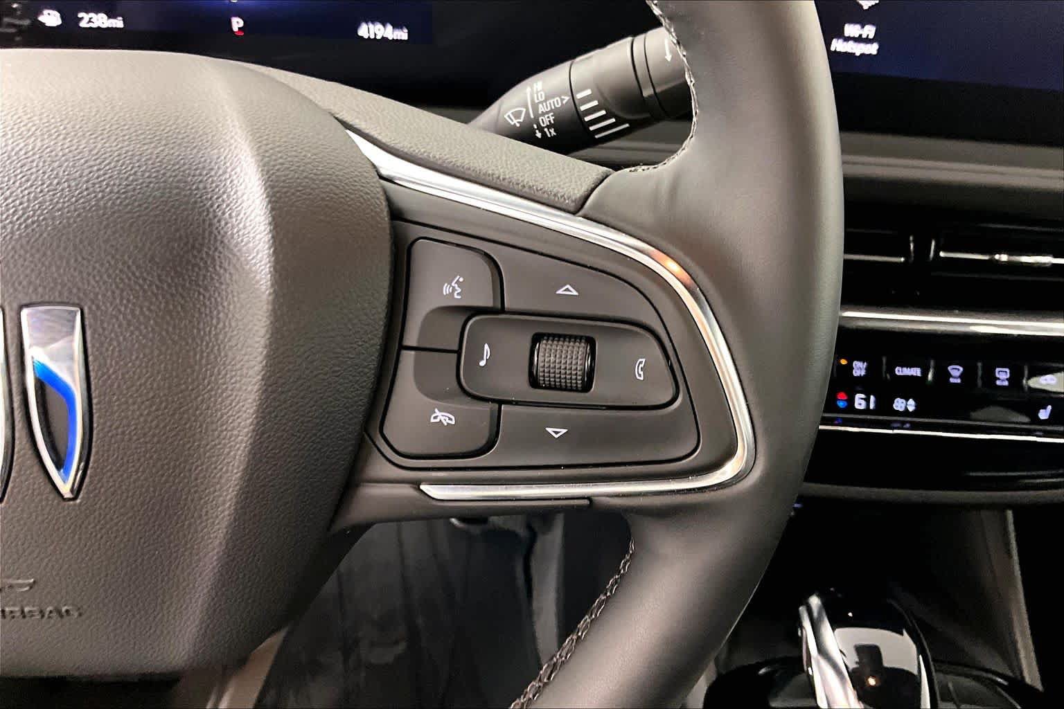 Certified 2025 Buick Envista Avenir FWD image 23